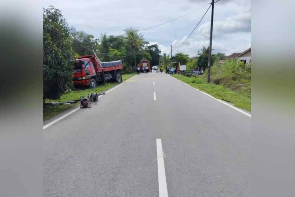 Lori itu dipandu oleh seorang lelaki berusia lewat 30-an yang datang dari arah Kampung Chekok Serendah menghala ke Ketereh. Foto PDRM