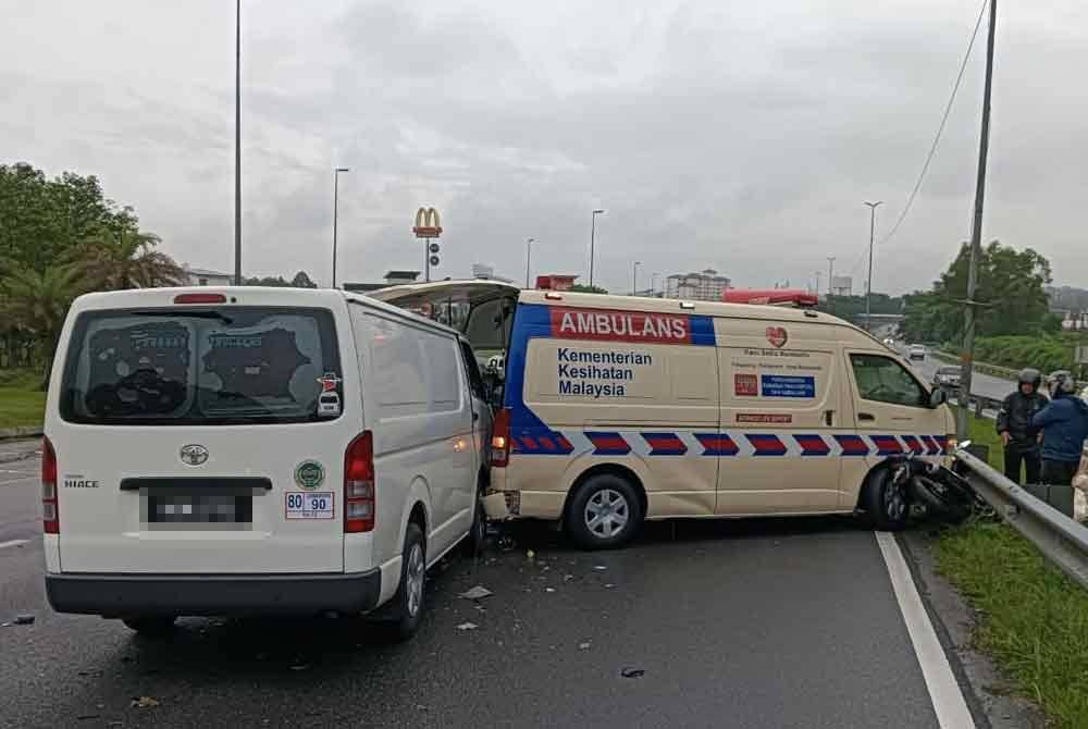 Kemalangan melibatkan dua motosikal jenis Yamaha Y15 dan Yamaha Nouvo LC serta ambulans, van dan sebuah MPV jenis Hyundai Starex.