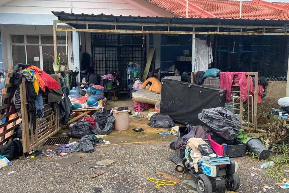 Pada 29 November lalu air naik terlalu cepat ekoran limpahan Sungai Golok serta air laut pasang sehingga menyebabkan seluruh rumah di kawasan Taman Sri Bayu, Tumpat ditenggelami banjir.