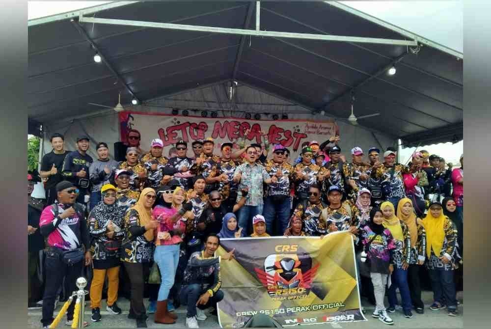Sebahagian peserta yang hadir bagi aktiviti permotoran sempena Letup Mega Fest di pekarangan Stadium Indera Mulia pada Ahad.