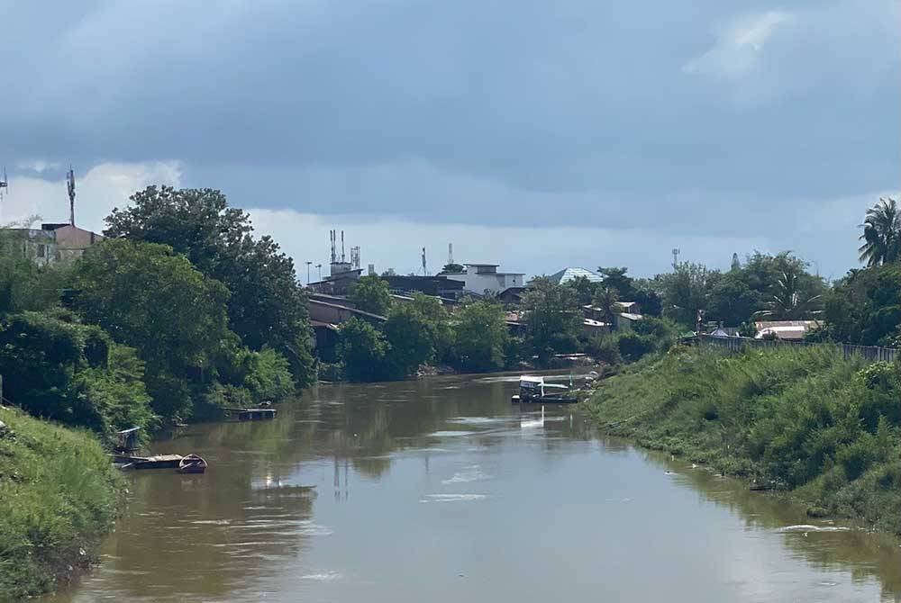 Masih ada lagi segelintir penduduk sanggup mengambil risiko menggunakan pangkalan haram yang terdapat di sepanjang Sungai Golok walaupun larangan berbuat demikian sudah dikuatkuasakan bermula 1 Disember lalu.