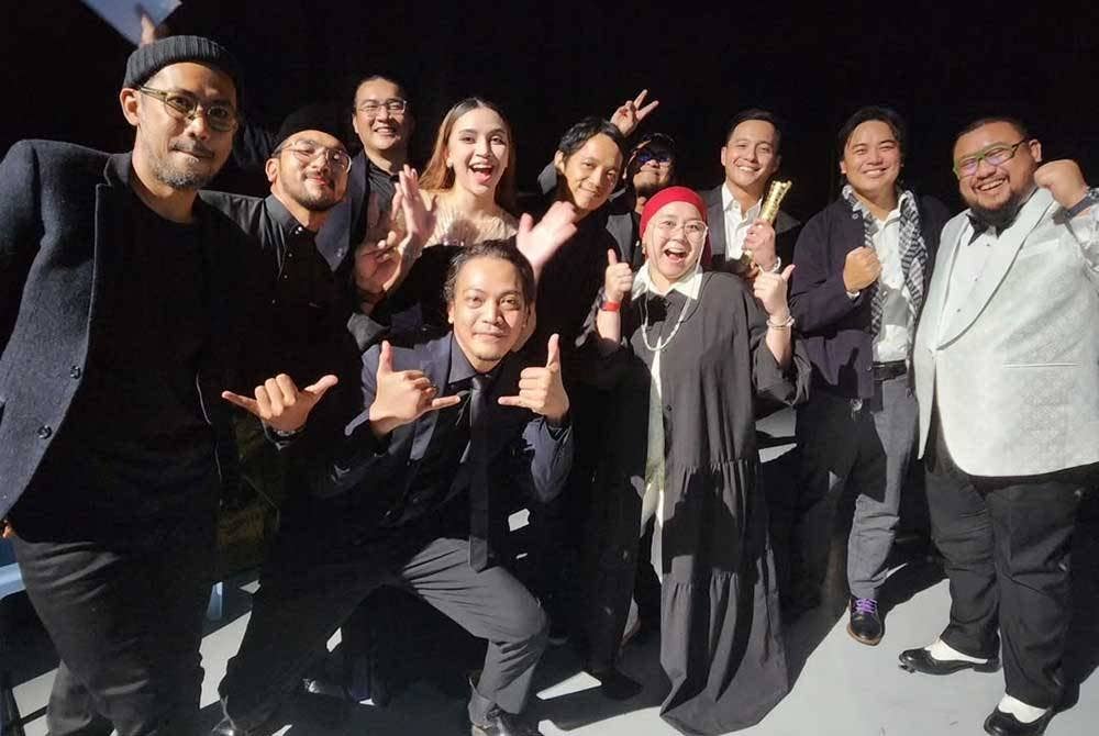 Nik Amir bersama barisan pelakon dan kru Imaginur.