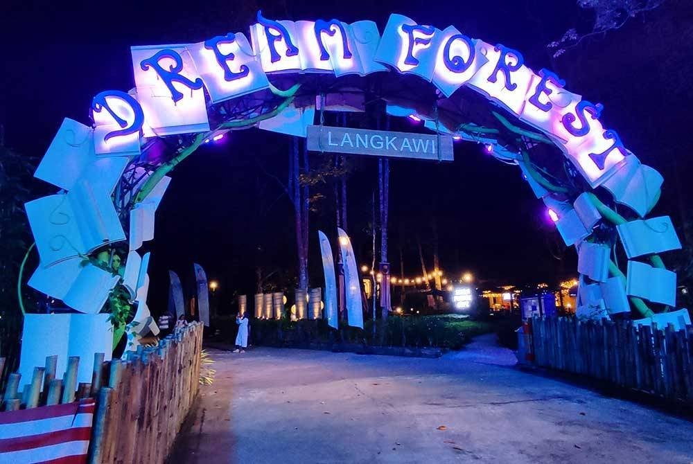 Dream Forest Langkawi hanya dibuka waktu malam.
