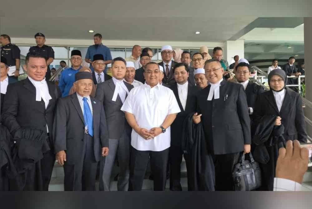 Sanusi dilepaskan dan dibebaskan oleh Mahkamah Tinggi berhubung satu kes menghasut yang menyentuh Sultan Selangor dalam satu ceramah politik Julai tahun lalu.