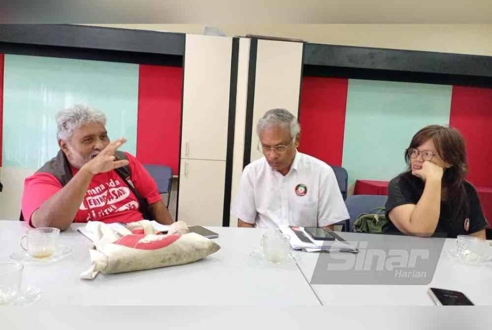 Dari kiri: Arulchelvan, Michael dan Soh Sook Hwa.