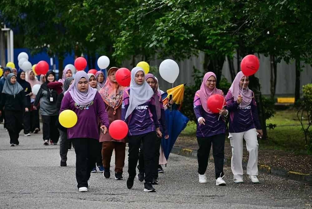 Program Zikir Walk anjuran SIRIM Berhad yang diadakan di Kompleks SIRIM di Shah Alam pada Selasa.