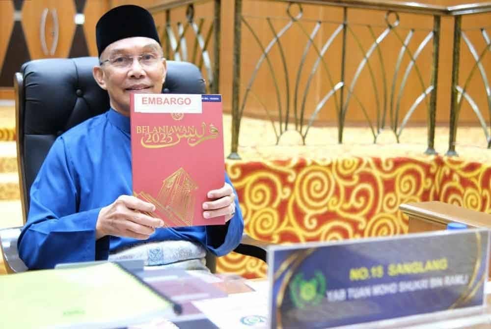 Mohd Shukri sebelum membentangkan Belanjawan 2025 di Sidang DUN Perlis pada Selasa.