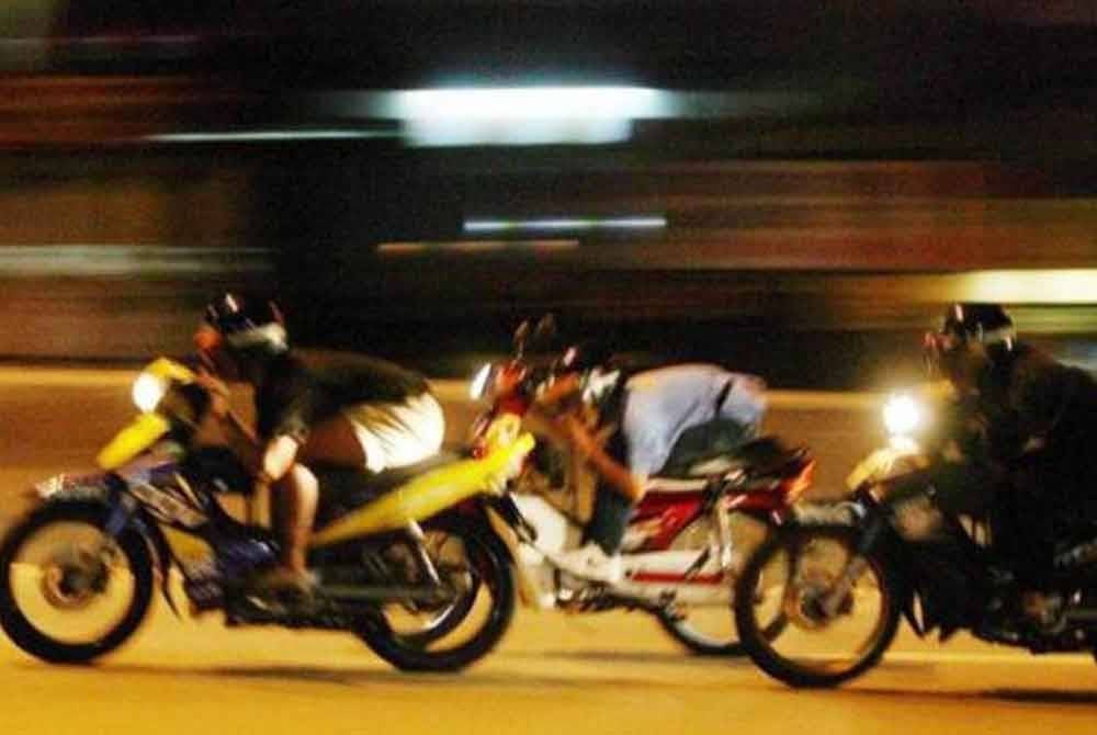 MOT sedang memuktamadkan Rang Undang-Undang Pindaan Akta Pengangkutan Jalan 1987 [Akta 333] bagi mewujudkan tafsiran yang jelas berhubung isu mat rempit merangkumi kesalahan menunggang motosikal secara melulu, membahayakan atau perlumbaan haram di atas jalan raya. Gambar hiasan