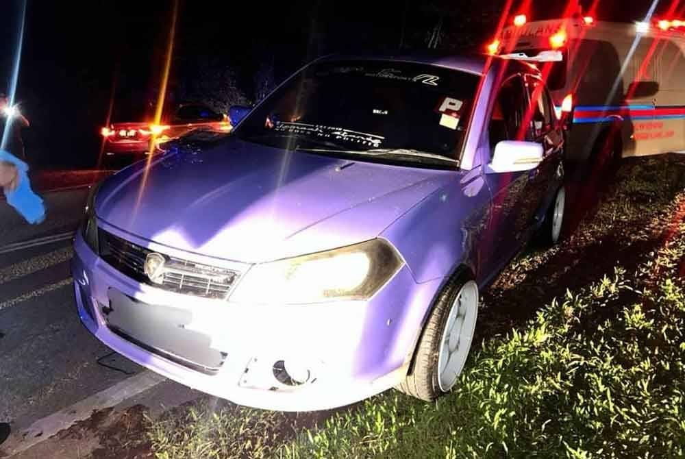 Keadaan kereta yang terlibat dalam kemalangan di Kilometer (KM) 68.3 Jalan Johor Bahru – Ayer Hitam pada Selasa.