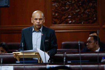 Armizan pada Mesyuarat Ketiga Penggal Ketiga, Majlis Parlimen ke-15 Dewan Negara di Bangunan Parlimen pada Rabu. Foto Bernama
