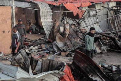 Keadaan di Gaza benar-benar musnah dan gambaran yang ada sangat suram ketika orang awam di enklaf itu terus menderita. Foto Xinhua