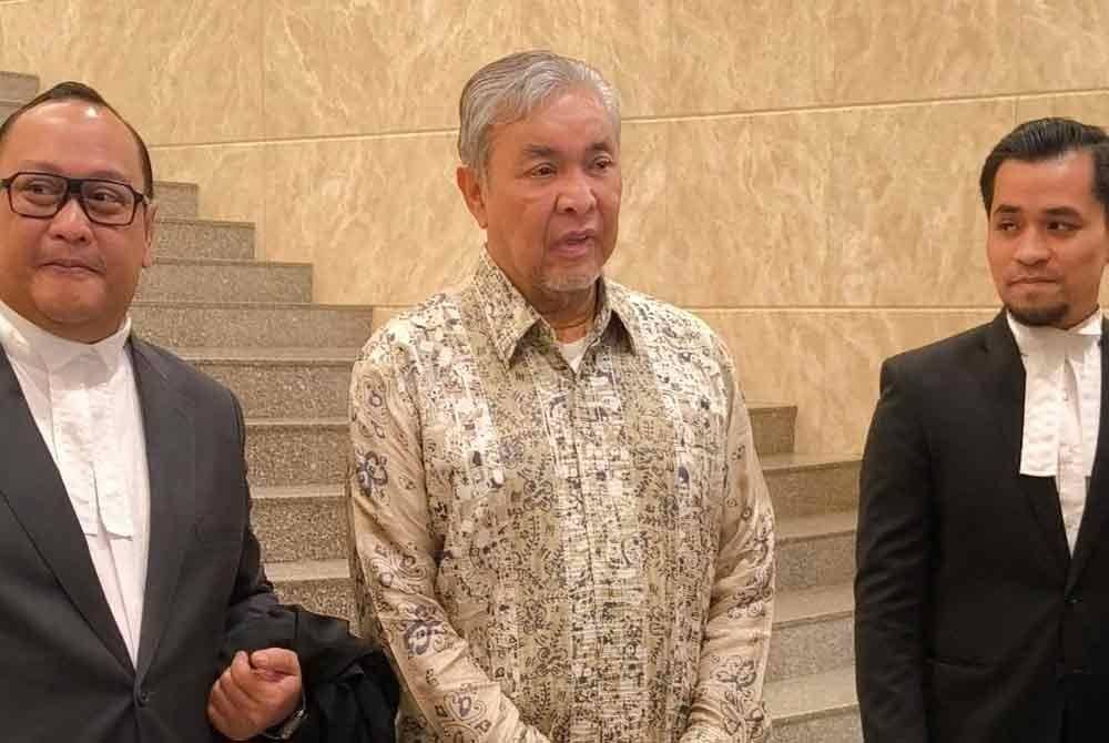 Ahmad Zahid hadir ke Mahkamah Rayuan di Putrajaya pada Khamis, bagi rayuan pendakwaan terhadap pembebasannya atas kes 40 pertuduhan menerima rasuah Syarikat UKSB berhubung Sistem VLN.