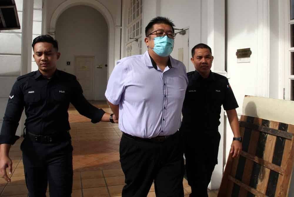 Chau Teik dihadapkan ke Mahkamah Sesyen Ipoh atas tuduhan melakukan amang seksual fizikal terhadap anak muridnya berusia 12 tahun, September lalu.