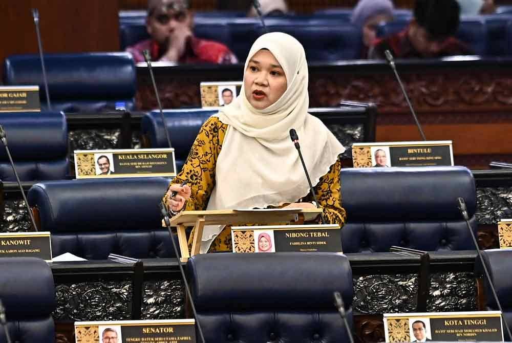 Menteri Pendidikan, Fadhlina Sidek ketika Sesi Pertanyaan-Pertanyaan Menteri, di Dewan Rakyat pada Khamis.