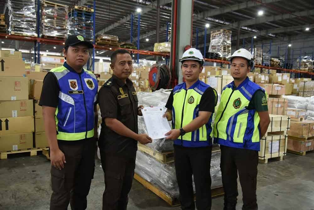 Beras yang dirampas diserahkan kepada pihak penguat kuasa Bahagian Kawalselia Padi dan Beras, Kementerian Pertanian dan Keterjaminan Makanan untuk tindakan lanjut.