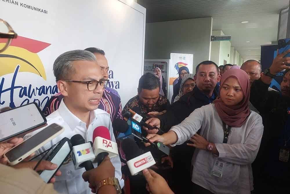 Fahmi (tengah) berkata demikian ketika ditemui pemberita selepas Program Jelajah Hari Wartawan Nasional (Hawana) 2024 bersama Siswa.