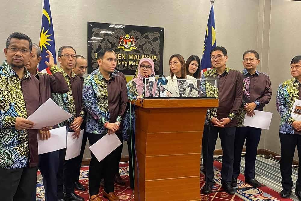 Mas Ermieyati ketika Sidang Media Jawatankuasa Kira-Kira Wang Negara (PAC) di Parlimen pada Khamis.