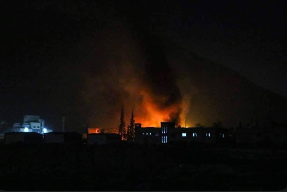 Api dan kepulan asap tebal memenuhi ruang udara selepas IDF memperhebatkan serangan udara hingga awal pagi Selasa lalu. Foto Agensi