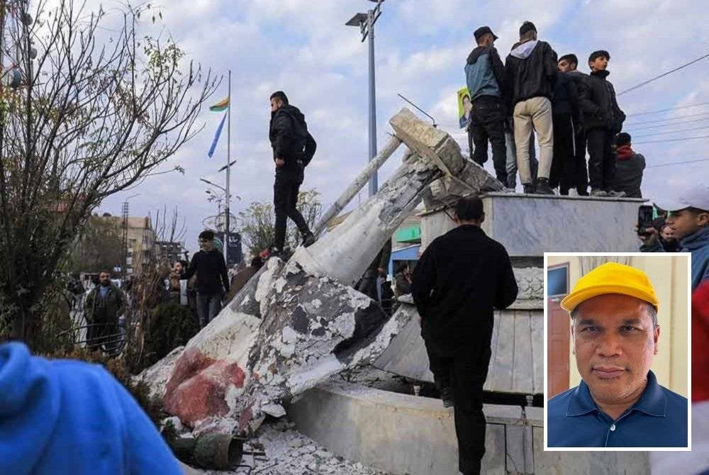 Penduduk Syria menumbangkan patung bekas Presiden Hafez al-Assad semasa meraikan rampasan kuasa di Damsyik. Foto Agensi (Gambar kecil: Zulkifli)