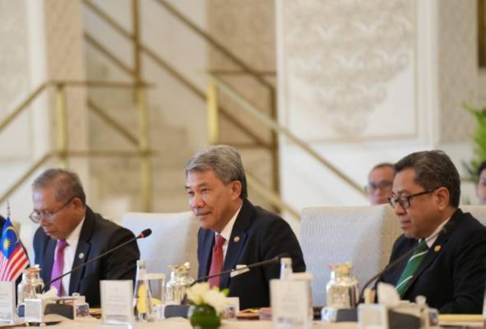 Mohamad berkata, kerjasama melibatkan tiga blok itu juga mampu meluaskan pasaran ekonomi negara terlibat, di samping mengelakkan kebergantungan kepada satu sumber pasaran semata-mata. Foto Facebook Mohamad Hasan