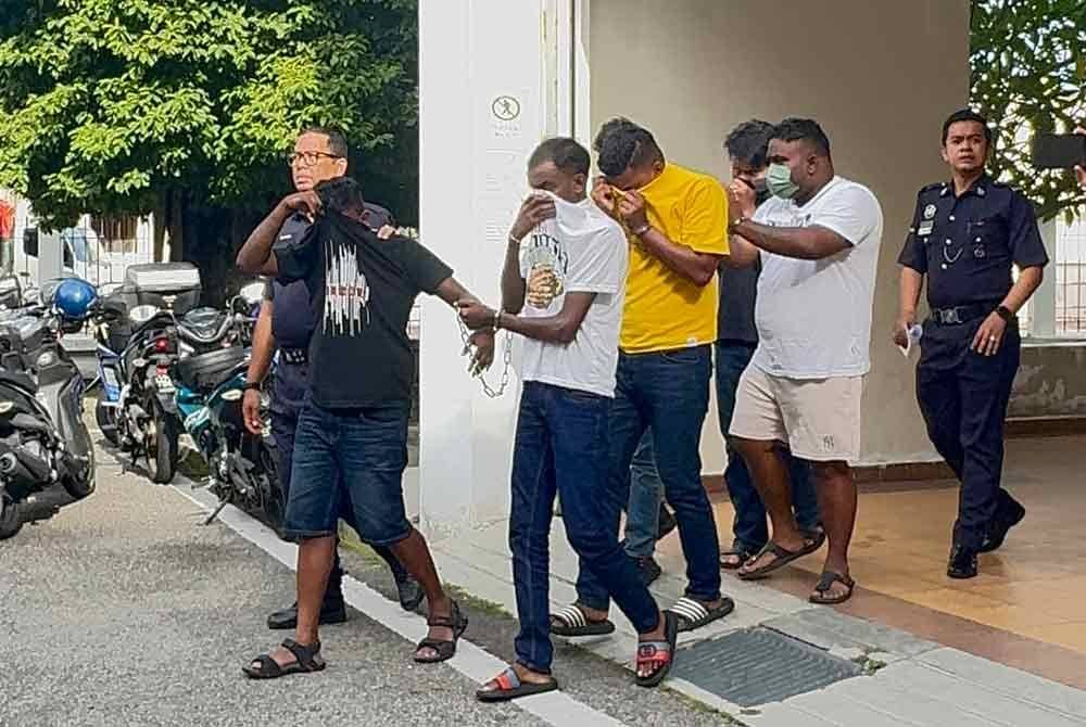 Empat sekawan dibawa ke Mahkamah Majistret George Town pada Jumaat untuk dituduh secara bersama menculik seorang wanita Indonesia.