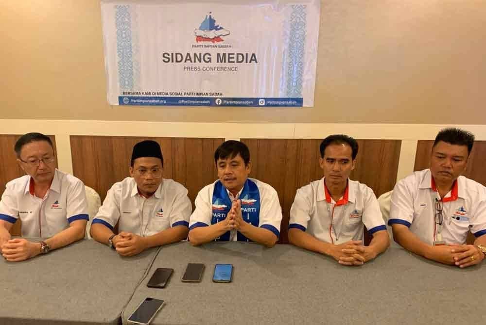 Michel (tengah) dalam sidang akhbar selepas menghadiri Persidangan Perwakilan Agung Dwi-Tahunan PIS kali pertama sesi 2024-2026 di Likas, Kota Kinabalu.