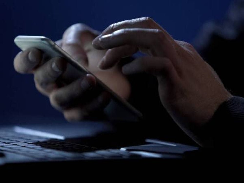 Menyamar sebagai rakan dan menghubungi mangsa menerusi WhatsApp untuk meminjam wang antara modus operandi digunakan penjenayah untuk melakukan penipuan. Gambar hiasan