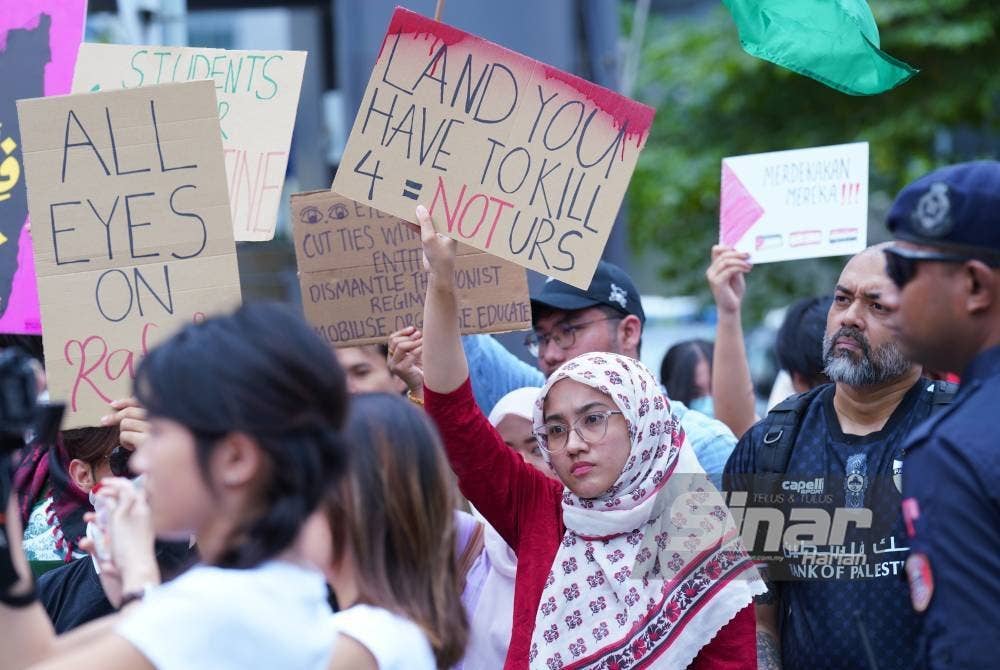 Gabungan NGO berarak dari Kedutaan Jerman menuju ke Kedutaan AS di Jalan Tun Razak. Foto Sinar Harian MOHD HALIM ABDUL WAHID