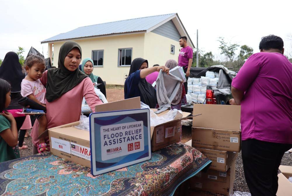 MRA menyalurkan bantuan kepada mangsa banjir di Kelantan.