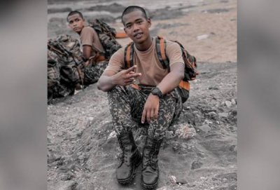 Lans Koperal Ahmad Zulhilmi Ahmad Tamizi dihanyutkan arus deras ketika menyeberangi Sungai Merah di Hutan Royal Belum. 