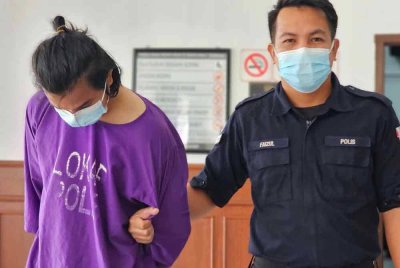 Hadee dibawa keluar dari Mahkamah Majistret Seri Manjung pada Jumaat selepas mengaku bersalah merakam video tiga kakitangan pusat dialisis dan menyimpan lebih 700 video lucah, minggu lalu.