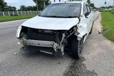 Keadaan kereta dipandu guru wanita selepas terbabit kemalangan maut di KM15, Jalan Kuantan-Maran di sini pada Jumaat. Foto FB Polis Trafik Kuantan