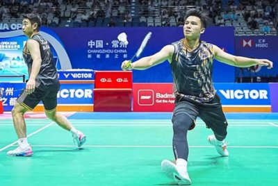 Sze Fei-Nur Izzuddin meneruskan momentum positif di Jelajah Dunia Akhir BWF 2024 di Hangzhou, China, pada Jumaat.