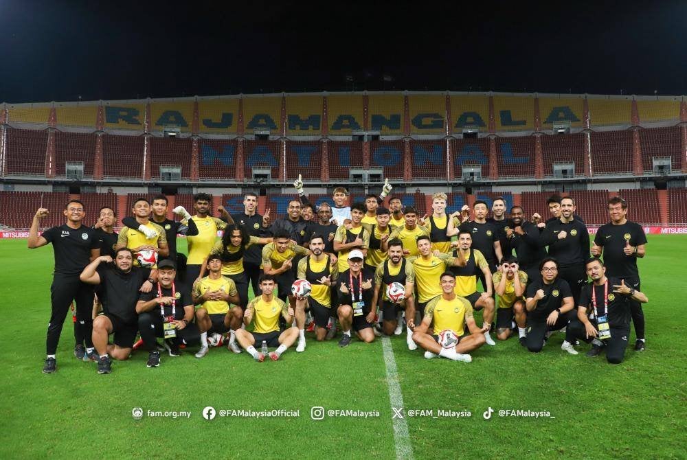 Pemain-pemain Harimau Malaya selepas sesi latihan menjelang perlawanan berdepan Thailand dalam aksi Kumpulan A Piala ASEAN di Bangkok pada Jumaat. Foto FAM