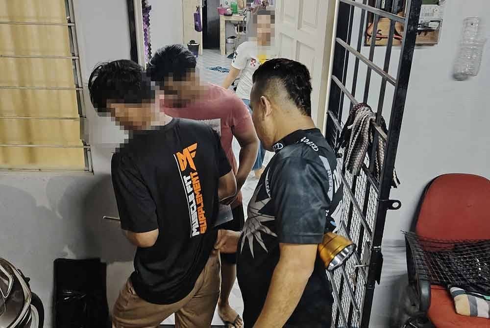 Antara warga asing yang diperiksa dalam serbuan di kawasan setinggan di Taman Ayer Hitam, Dengkil pada Sabtu.