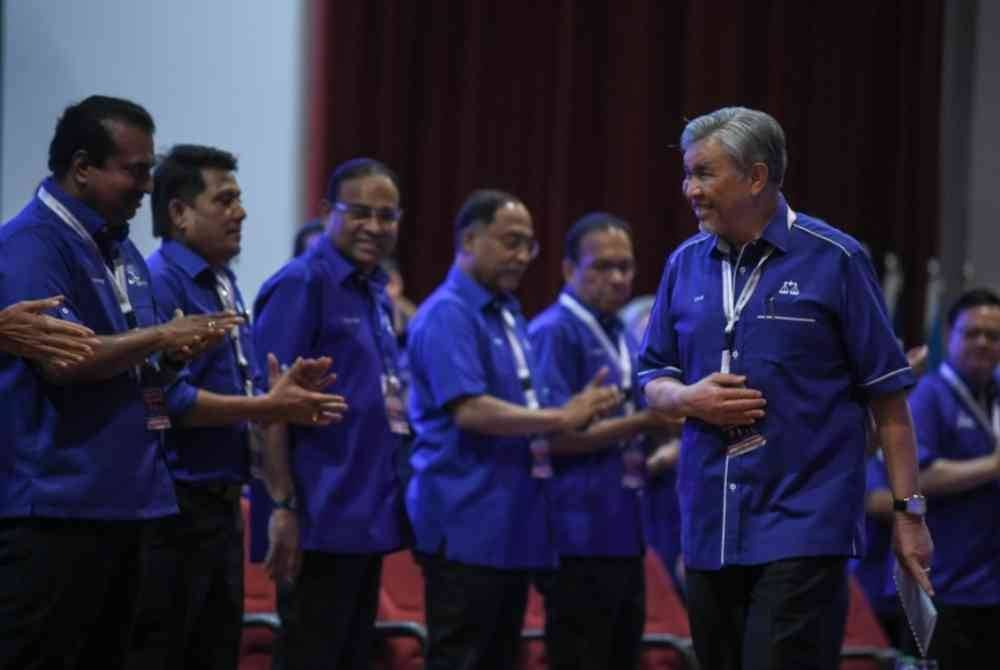 Ahmad Zahid yang juga Pengerusi BN sebelum menyampaikan ucapan perasmian pada Konvensyen BN Kedah di Bedong pada Sabtu. Foto Bernama