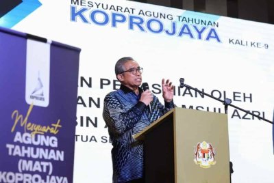 Shamsul Azri berucap pada Majlis Perasmian Penutup Mesyuarat Agung Tahunan Kali Ke-9 KOPROJAYA di Dewan Maksak Putra Presint 14 pada Sabtu. Foto Bernama