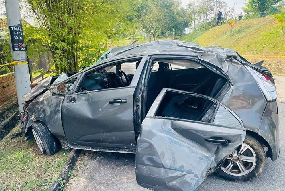 Kejadian pada jam lebih kurang 9 pagi itu membabitkan sebuah kereta jenis Proton Iriz.
