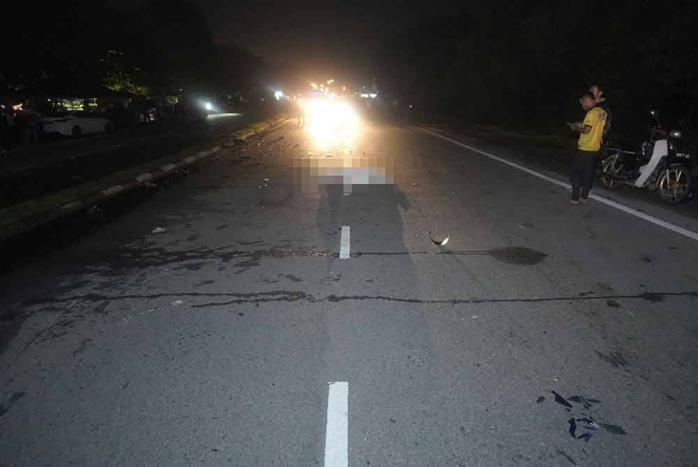 Mangsa disahkan maut di tempat kejadian akibat kecederaan parah selepas dirempuh sebuah kenderaan dalam insiden langgar lari di Ipoh. Foto: ihsan Polis