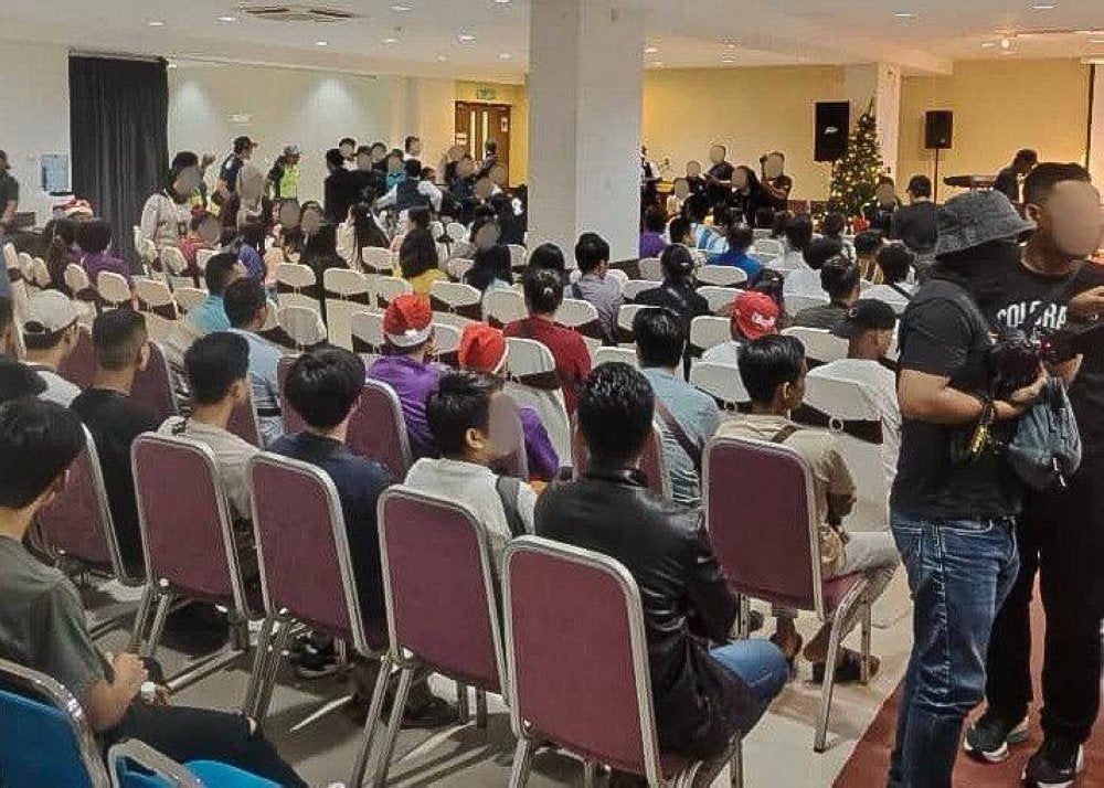 Antara warga asing yang hadir dalam perhimpunan haram di sebuah dewan banquet hotel bertaraf dua bintang di Bandar Nilai.