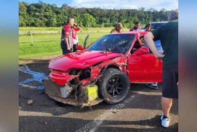 Kenderaan mangsa yang terlibat dalam kemalangan ketika acara 'drag battle' di Litar Sandakan Turf Club Batu 5, Sandakan.
