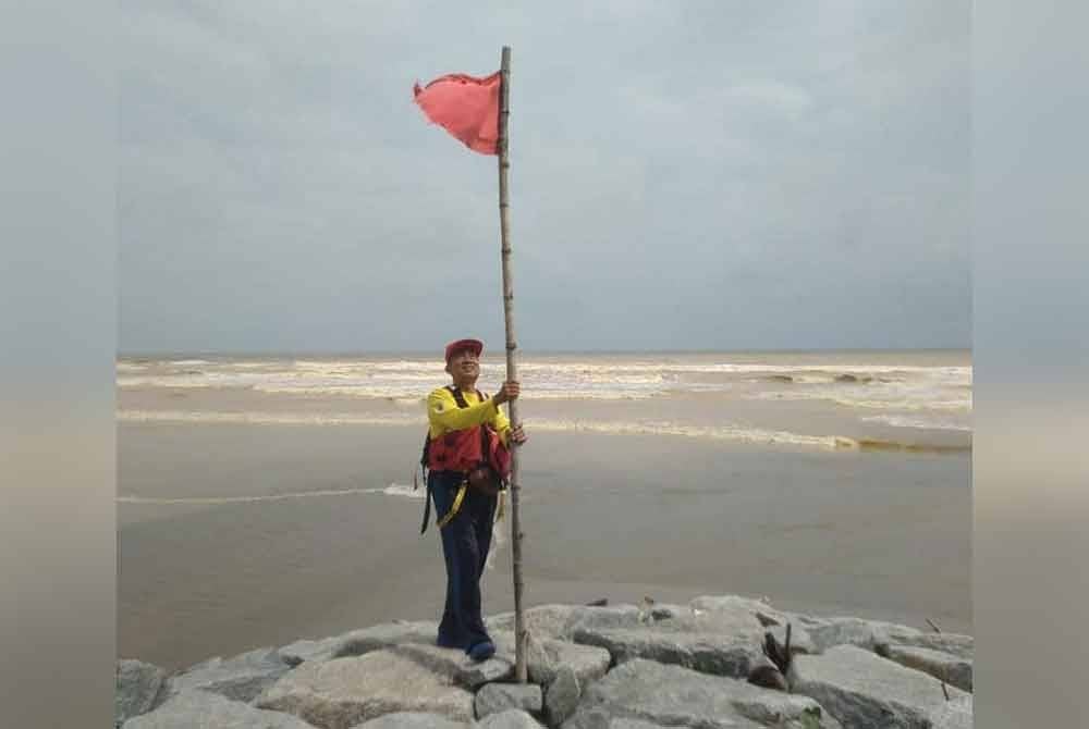 APM Bachok telah menaikkan bendera merah di Pantai Irama di sini ekoran keadaan laut bergelora serta air pasang sehingga menyebabkan ombak besar.