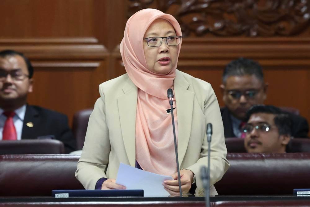 Dr Zaliha pada Mesyuarat Ketiga Penggal Ketiga, Majlis Parlimen ke-15 Dewan Negara di Bangunan Parlimen hari ini. Foto Bernama