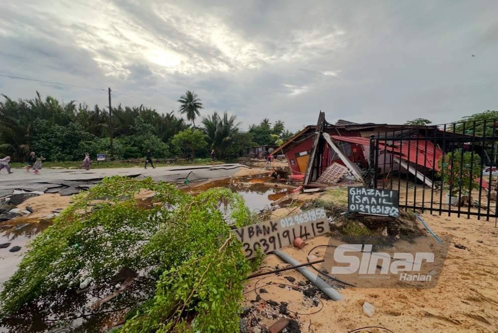 Banjir yang menyebabkan kemusnahan kediaman dan harta benda penduduk.