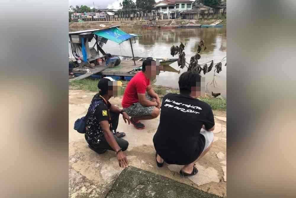 Tindakan berani seorang pemandu bot membawa dua lelaki menyeberangi Sungai Golok melalui pangkalan haram Pohon Jambu di Rantau Panjang membawa padah apabila ditangkap Batalion 9 PGA Kuala Terengganu pada Selasa. Foto PGA