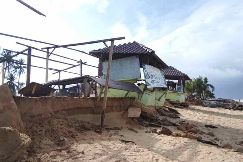 Masalah hakisan yang berlaku di Pantai Teluk Bayu di Besut baru-baru ini.