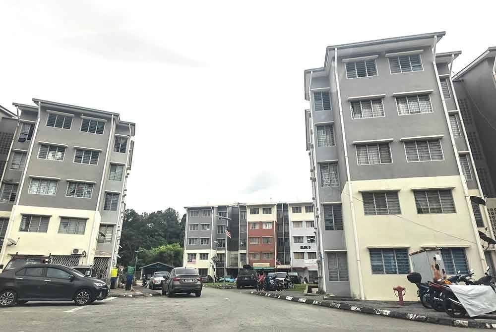 Terdapat sembilan penyewa di PPR Paroi yang mempunyai tunggakan melebihi RM15,000