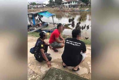 Tindakan berani seorang pemandu bot membawa dua lelaki menyeberangi Sungai Golok melalui pangkalan haram Pohon Jambu di Rantau Panjang membawa padah apabila ditangkap Batalion 9 PGA Kuala Terengganu pada Selasa. Foto PGA