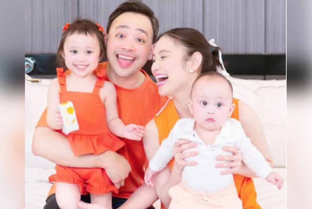 Ayda bersama suami dan anak-anak tersayang.