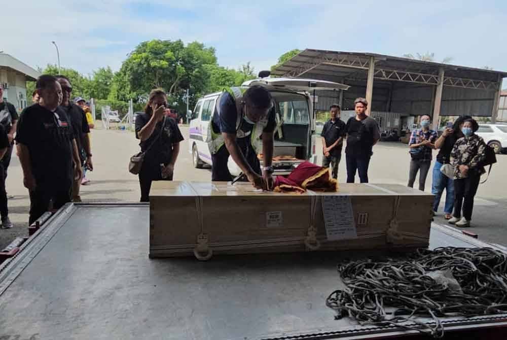 Jasad mendiang Olivia tiba di Kota Kinabalu.